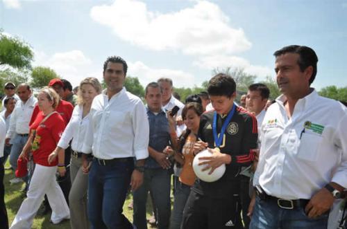 Algarabía en campamento con visita de “poncho” González